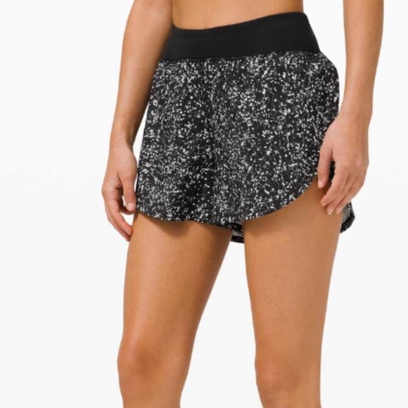 Lululemon Unicorn Find Your Pace Short 3" Lined
Crinkle Dust Reflective Alpine 2 - Picture 2 of 5